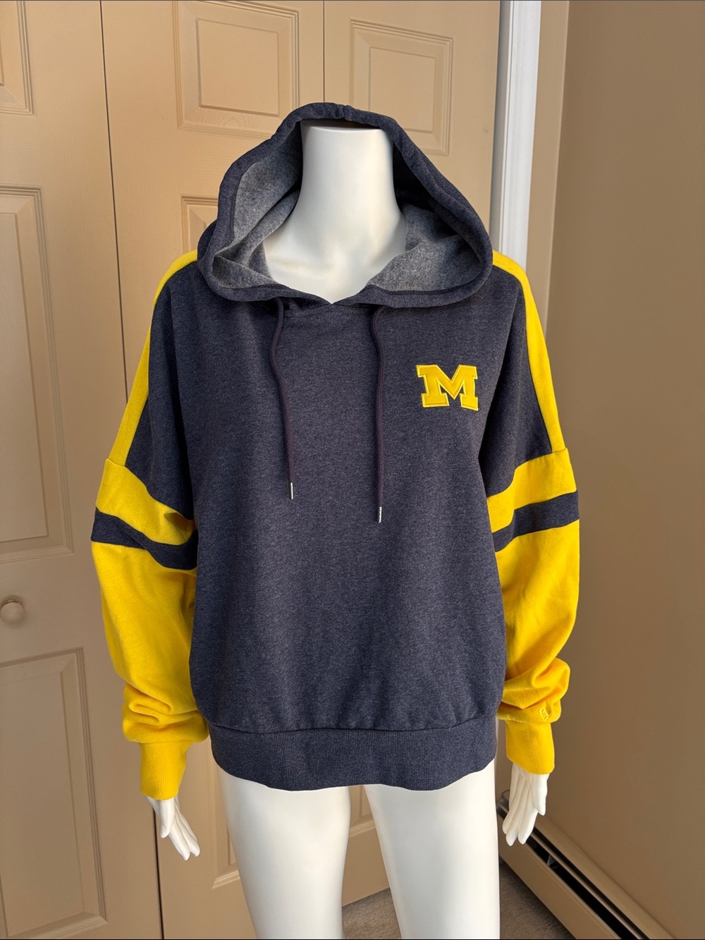 UNIVERSITY OF MICHIGAN women’s hoodie